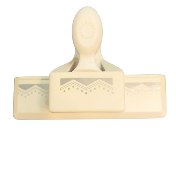 Martha Stewart Embossed Zigzag Around the Page Edge Craft Paper Punch *RETIRED* - Picture 1 of 6